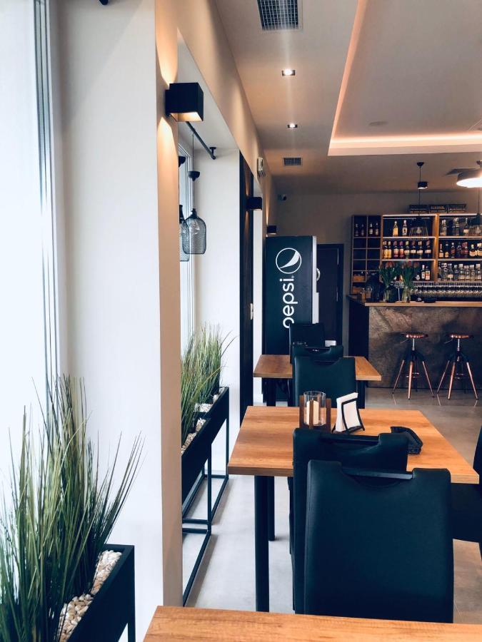 Przystanek Roszkow -Noclegi I Restauracja Extérieur photo