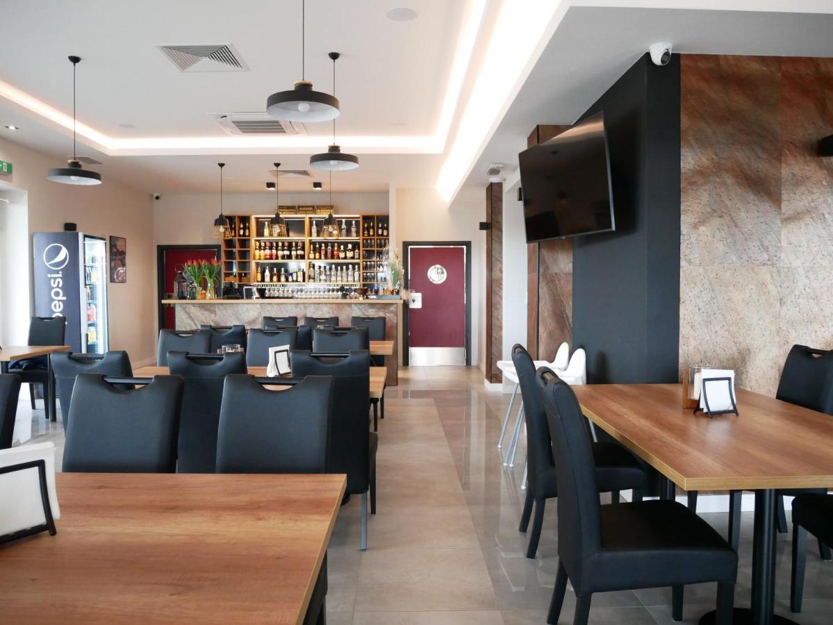 Przystanek Roszkow -Noclegi I Restauracja Extérieur photo
